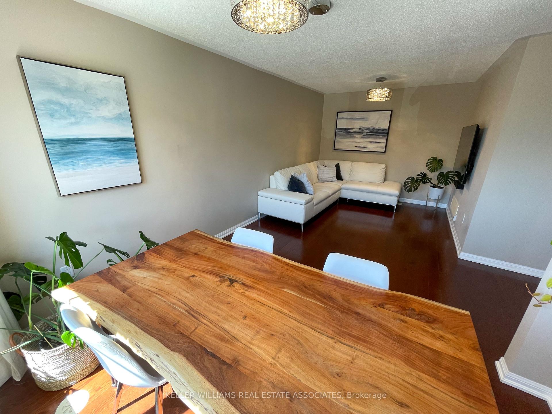 Photo 8 of 877 Willingdon Crescent, Milton, Harrison — HOMEH