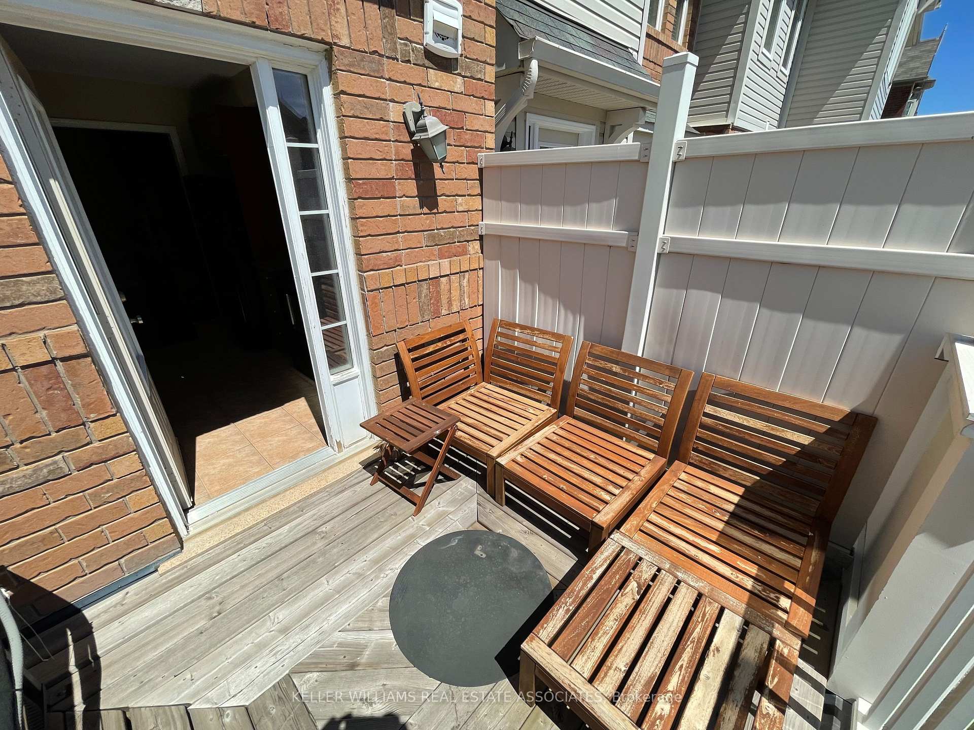 Photo 21 of 877 Willingdon Crescent, Milton, Harrison — HOMEH