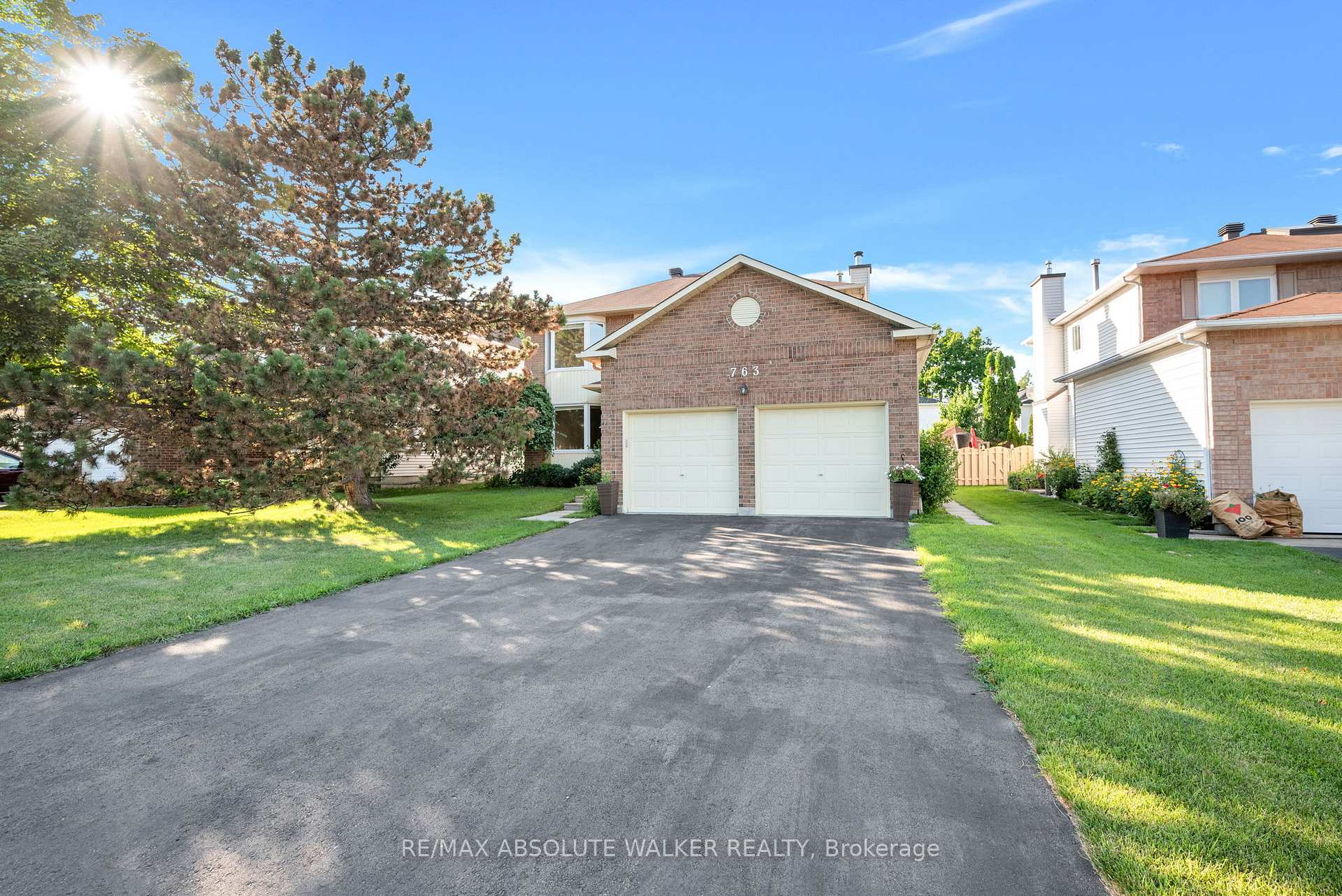 Photo 2 of 763 Montcrest Drive, Ottawa, Fallingbrook/Ridgemount — HOMEH