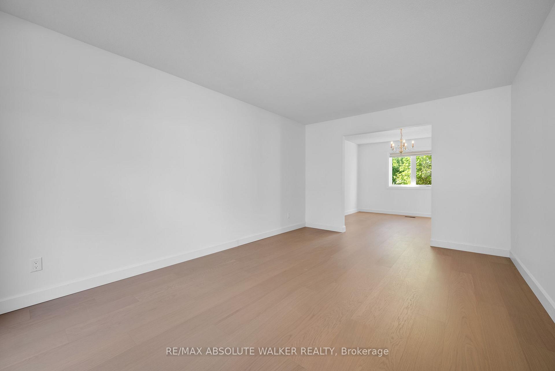 Photo 5 of 763 Montcrest Drive, Ottawa, Fallingbrook/Ridgemount — HOMEH