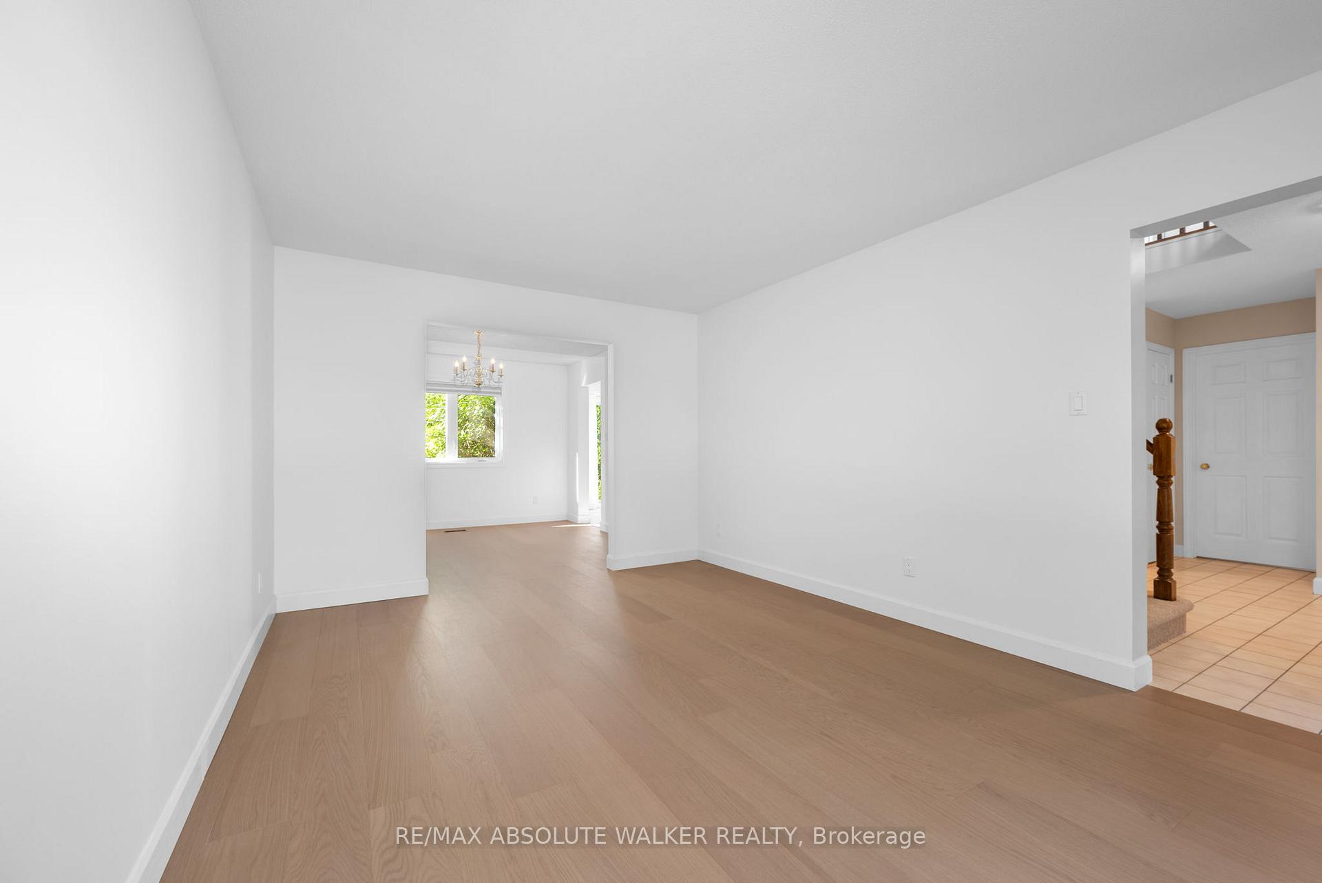 Photo 7 of 763 Montcrest Drive, Ottawa, Fallingbrook/Ridgemount — HOMEH