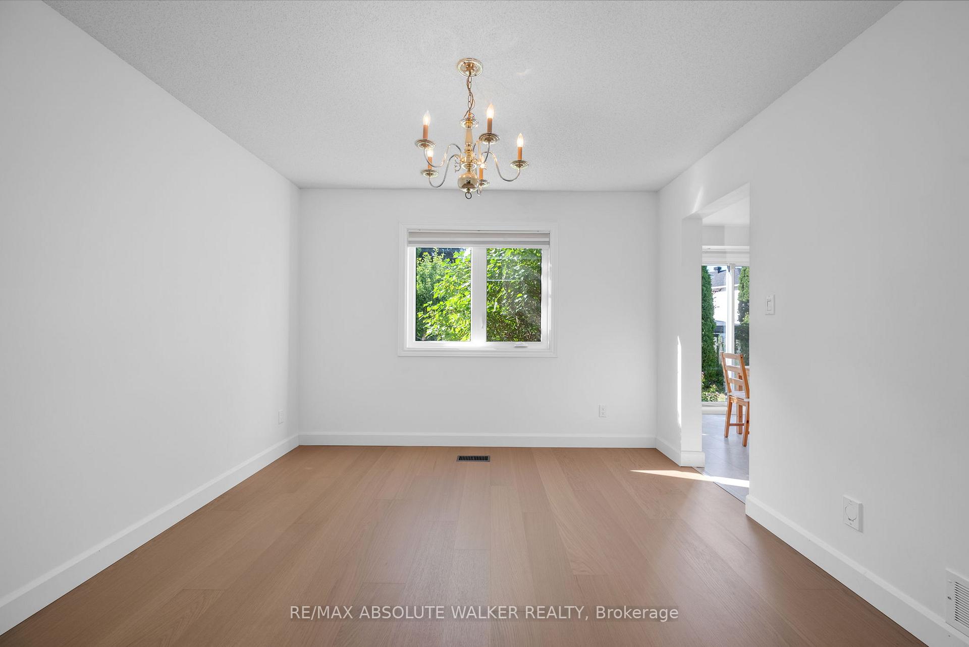 Photo 9 of 763 Montcrest Drive, Ottawa, Fallingbrook/Ridgemount — HOMEH