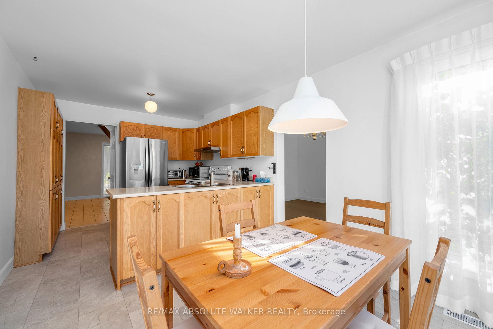 Photo 13 of 763 Montcrest Drive, Ottawa, Fallingbrook/Ridgemount — HOMEH