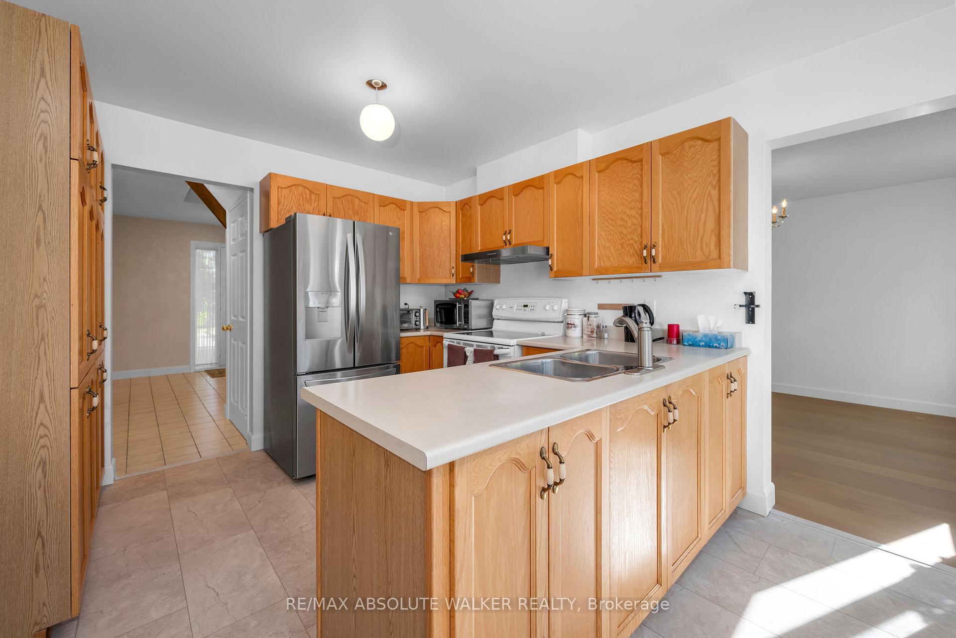 Photo 16 of 763 Montcrest Drive, Ottawa, Fallingbrook/Ridgemount — HOMEH