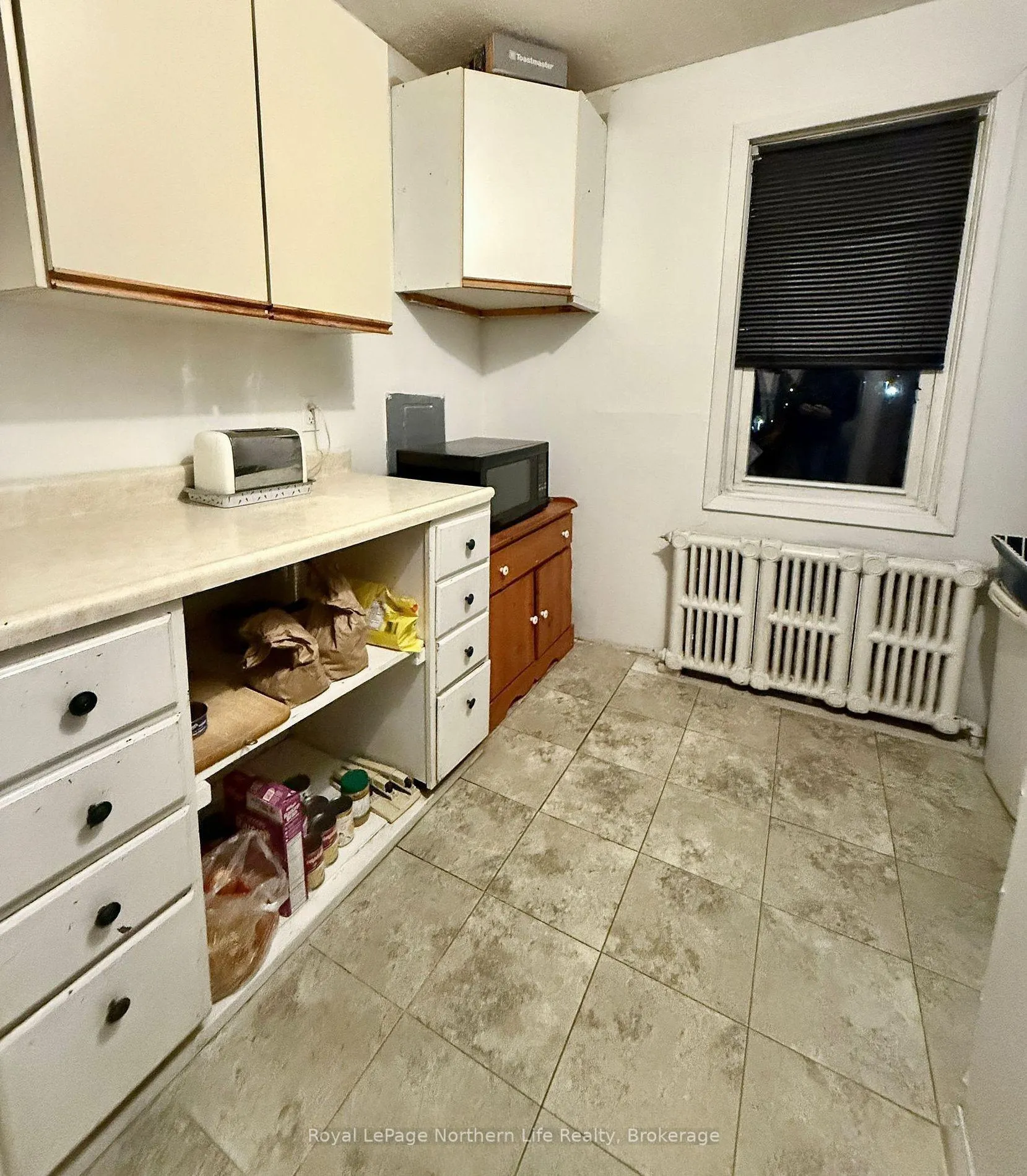 Photo 4 of 230 Third Avenue W, North Bay, Central — HOMEH