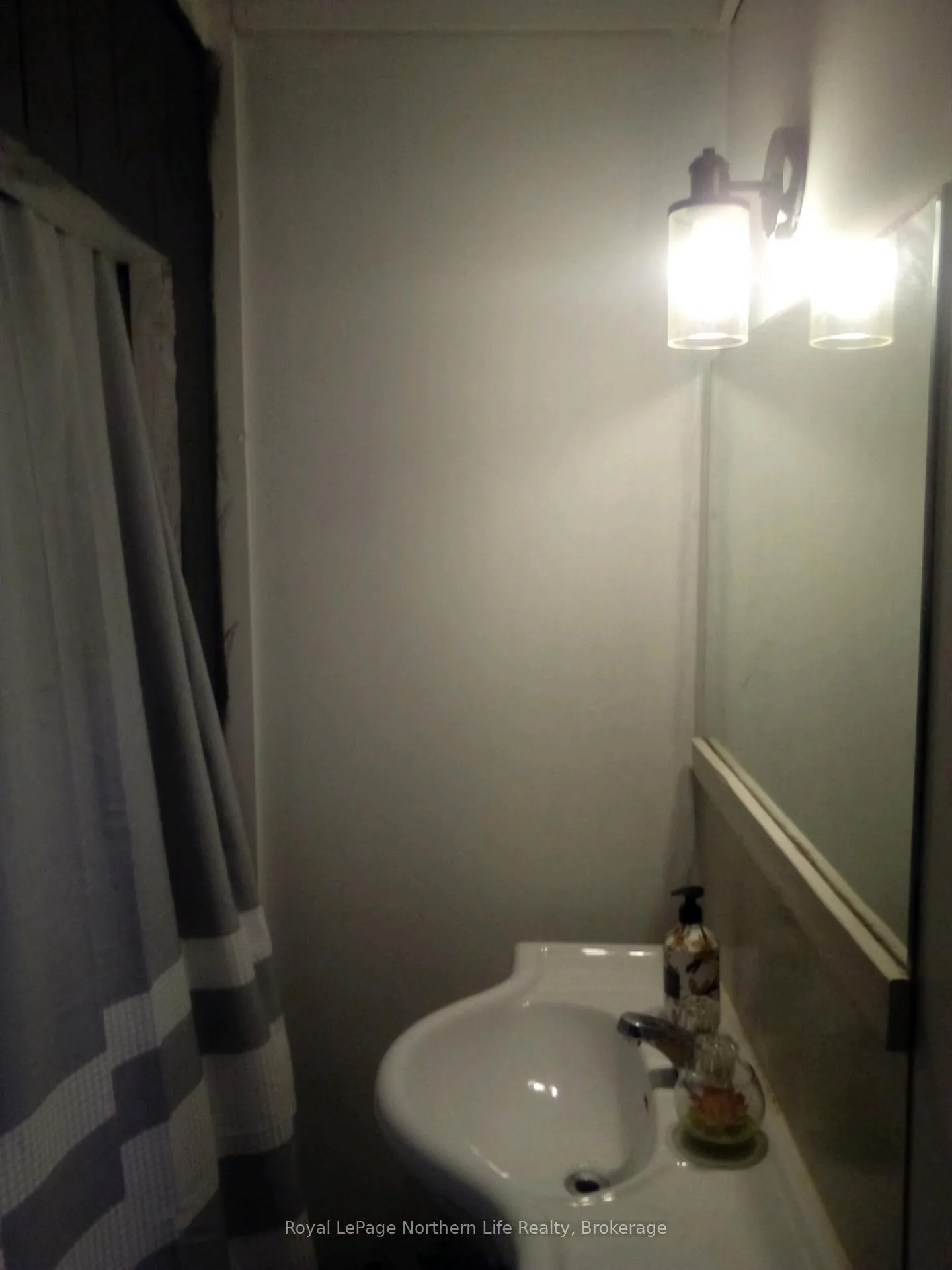 Photo 13 of 230 Third Avenue W, North Bay, Central — HOMEH