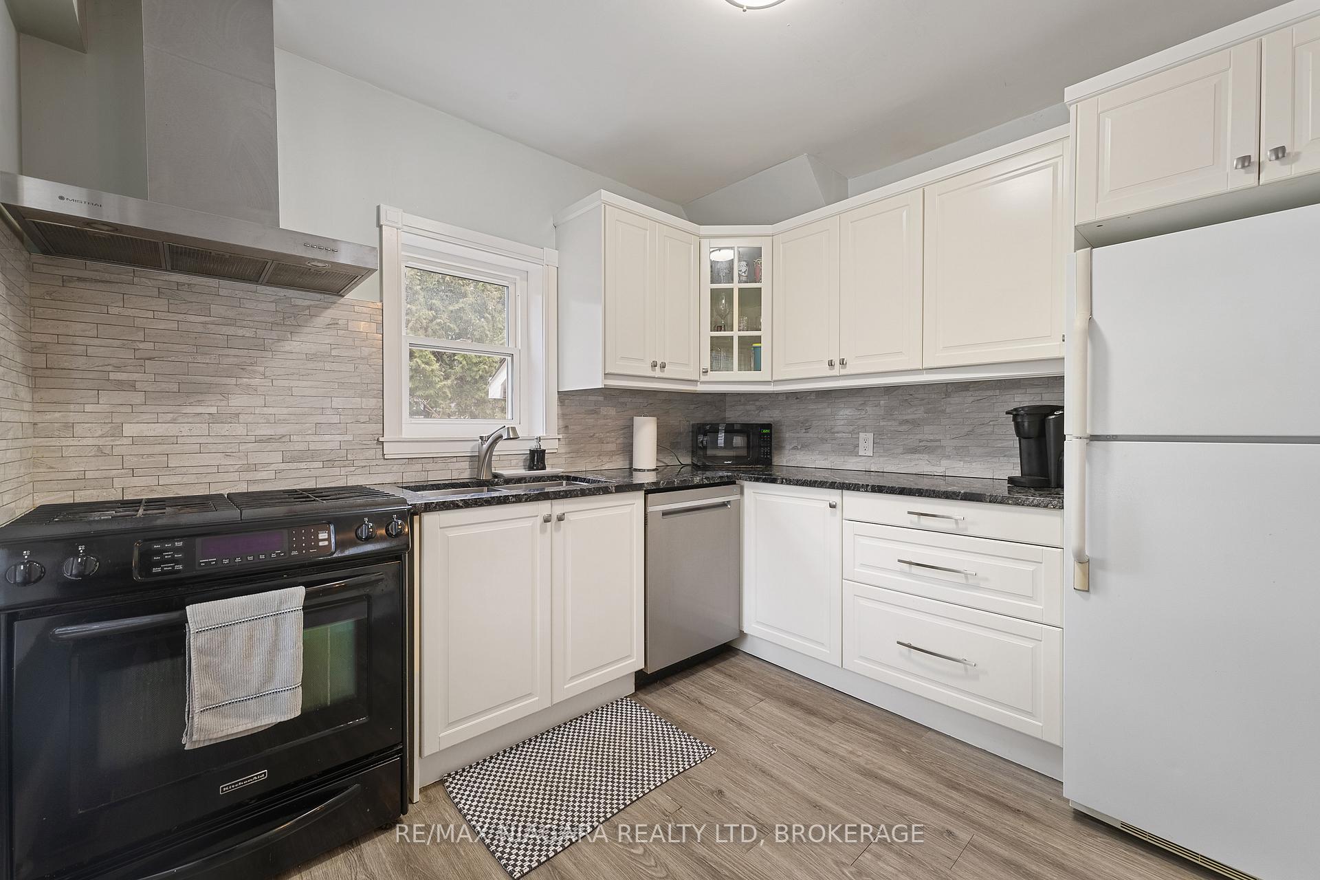 Photo 10 of 772 Canboro Road, Pelham, Fenwick — HOMEH
