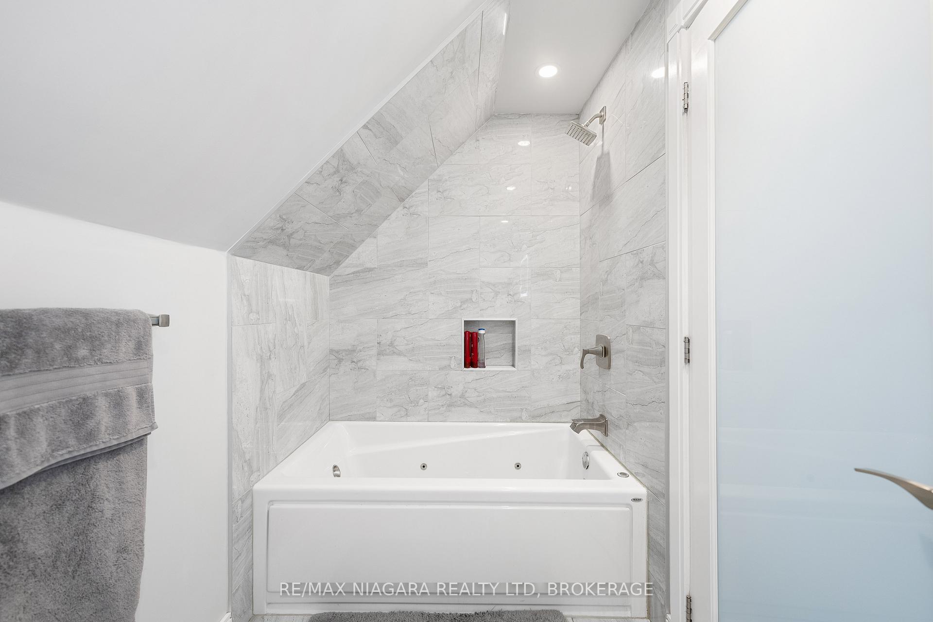 Photo 16 of 772 Canboro Road, Pelham, Fenwick — HOMEH