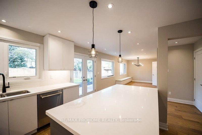 Photo 3 of 24 Liebeck Crescent, Markham, Unionville — HOMEH