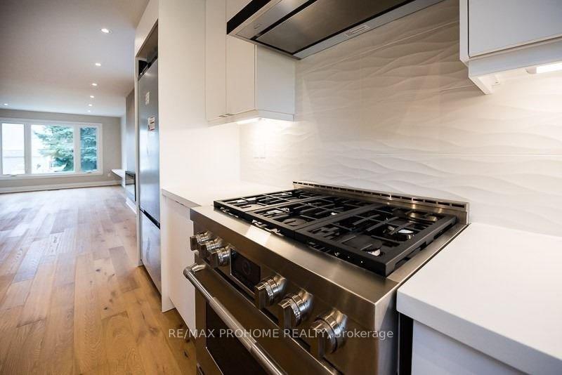 Photo 4 of 24 Liebeck Crescent, Markham, Unionville — HOMEH