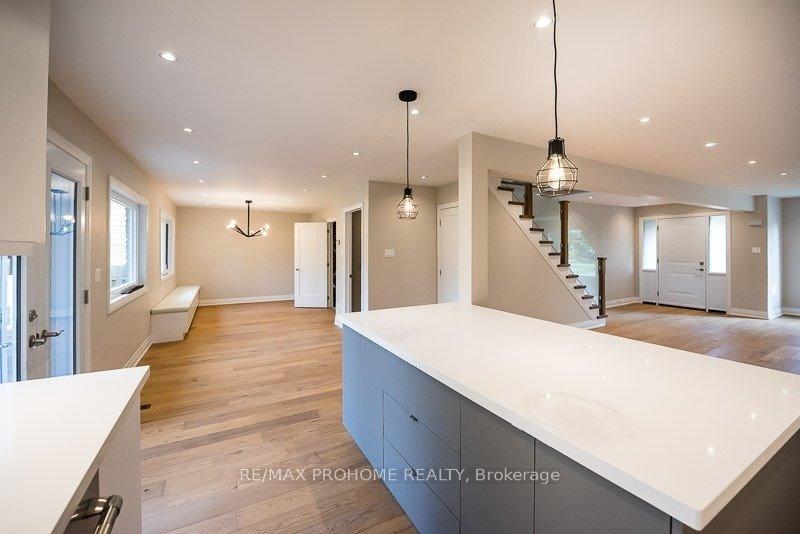 Photo 5 of 24 Liebeck Crescent, Markham, Unionville — HOMEH