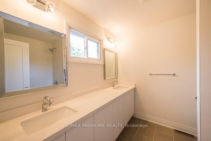 Photo 10 of 24 Liebeck Crescent, Markham, Unionville — HOMEH