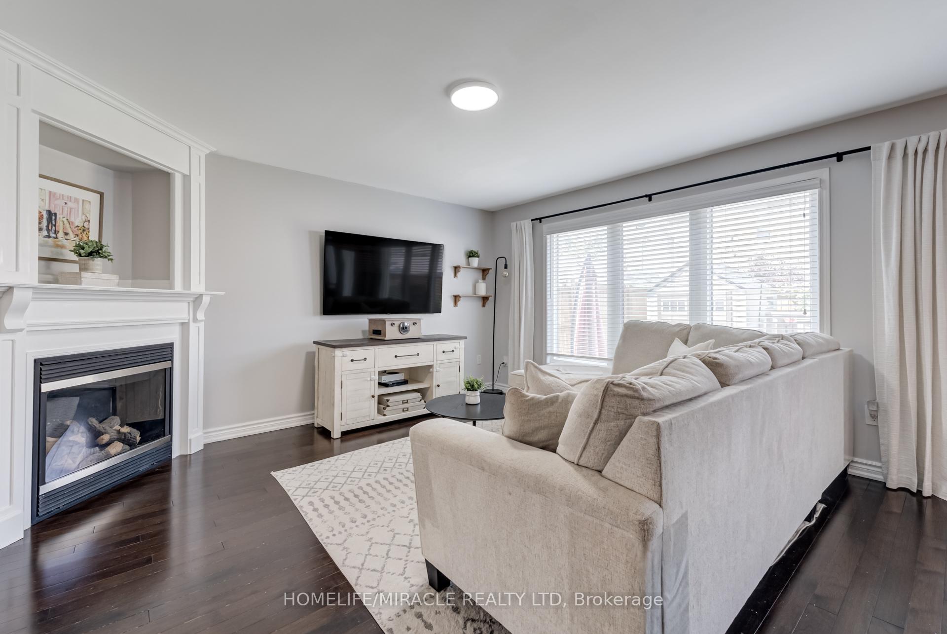 Photo 5 of 75 Kidd Crescent, New Tecumseth, Alliston — HOMEH
