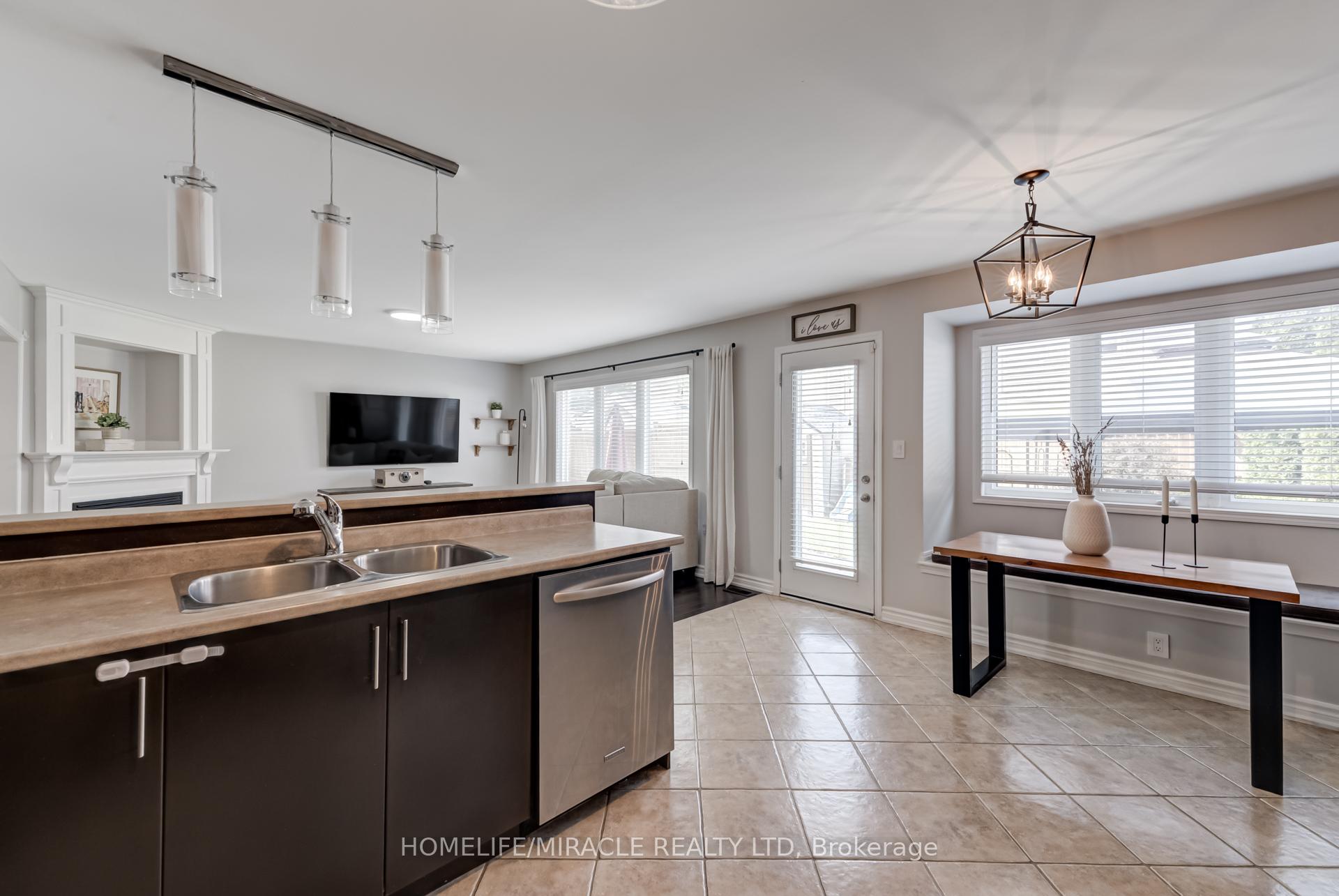 Photo 8 of 75 Kidd Crescent, New Tecumseth, Alliston — HOMEH
