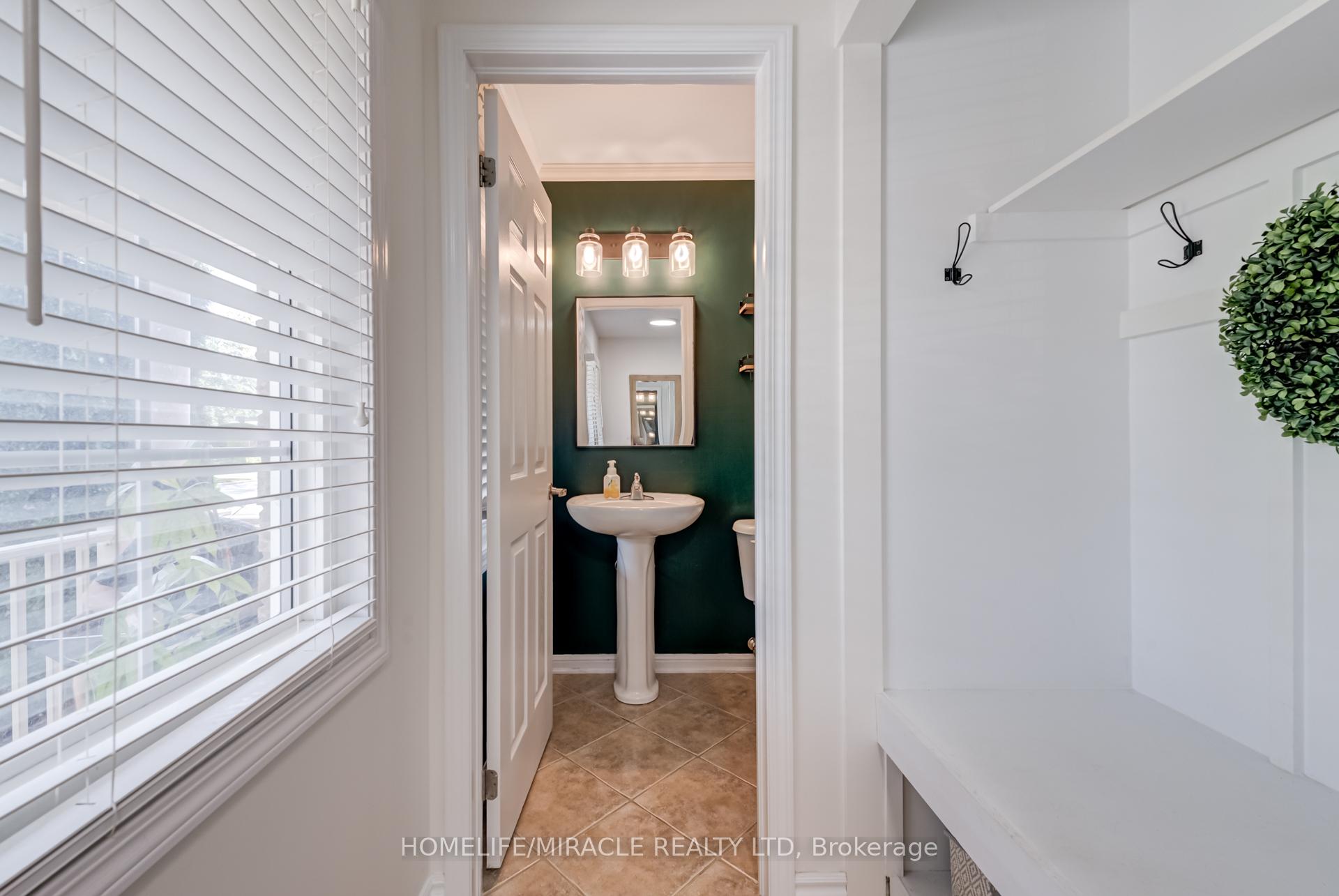 Photo 17 of 75 Kidd Crescent, New Tecumseth, Alliston — HOMEH