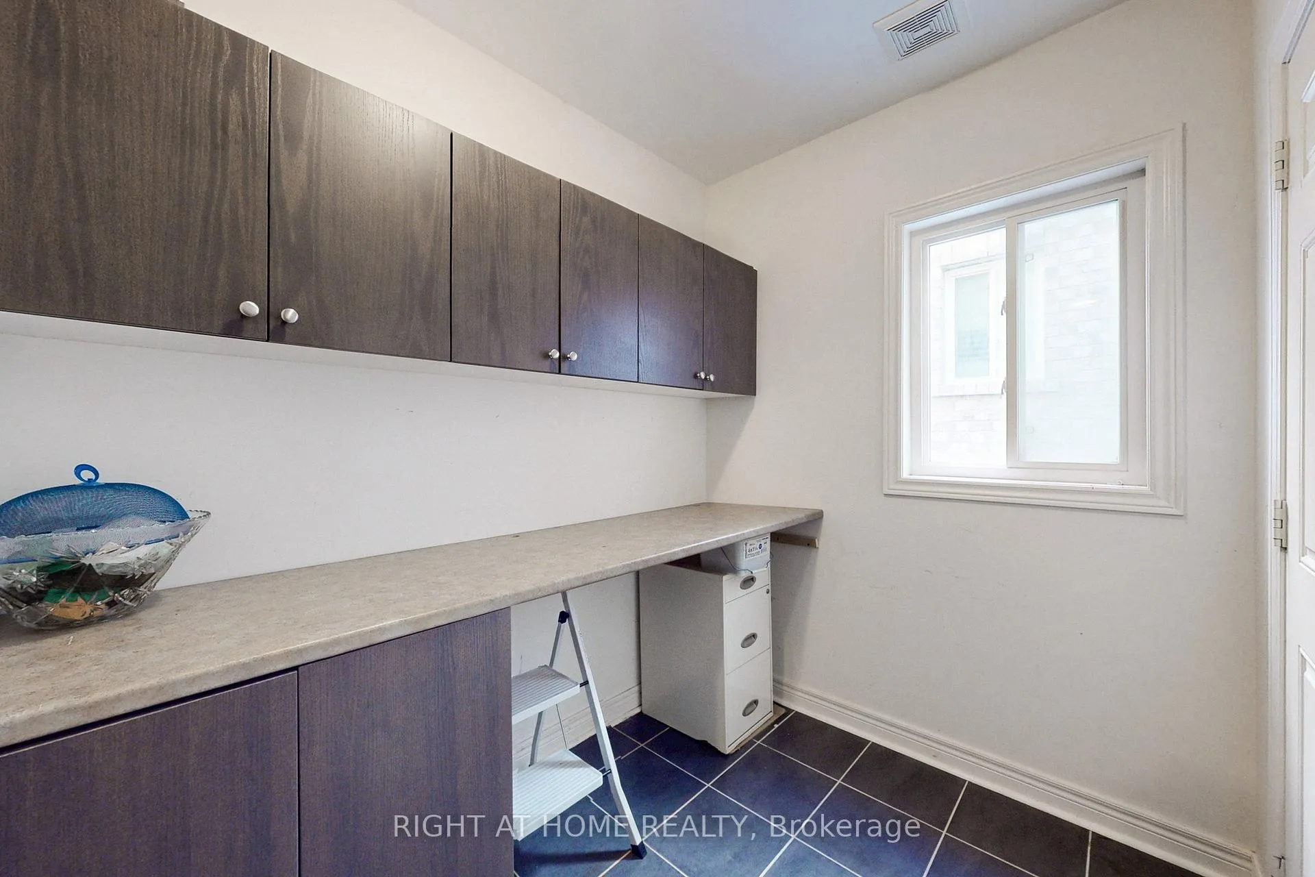 Photo 13 of 1373 Woodstream Avenue, Oshawa, Taunton — HOMEH