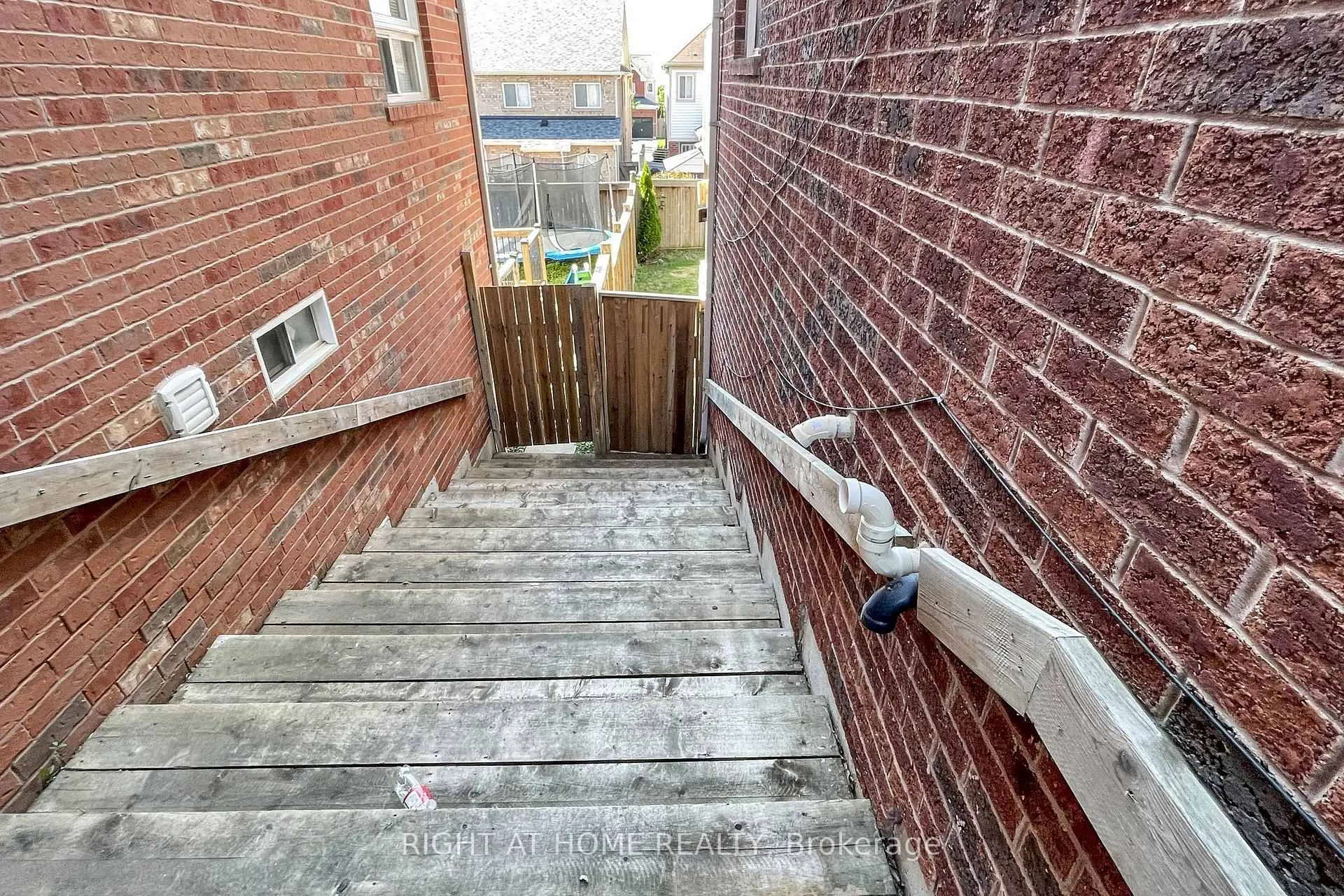 Photo 24 of 1373 Woodstream Avenue, Oshawa, Taunton — HOMEH
