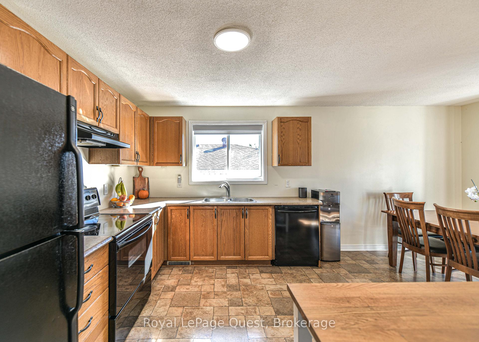 Photo 13 of 11 Goldie Drive, Orillia — HOMEH