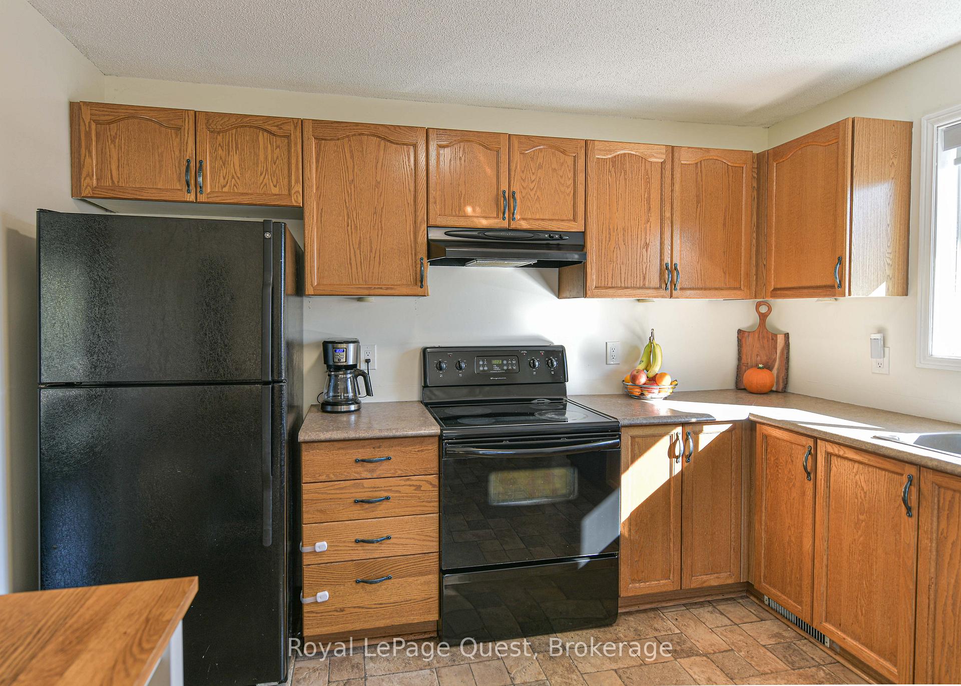 Photo 14 of 11 Goldie Drive, Orillia — HOMEH