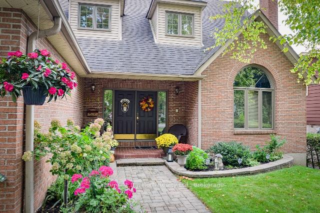 Photo 3 of 624 High Street, Orillia — HOMEH