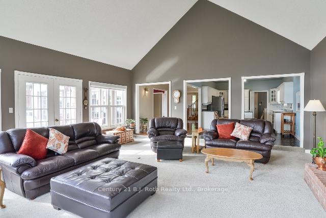 Photo 14 of 624 High Street, Orillia — HOMEH