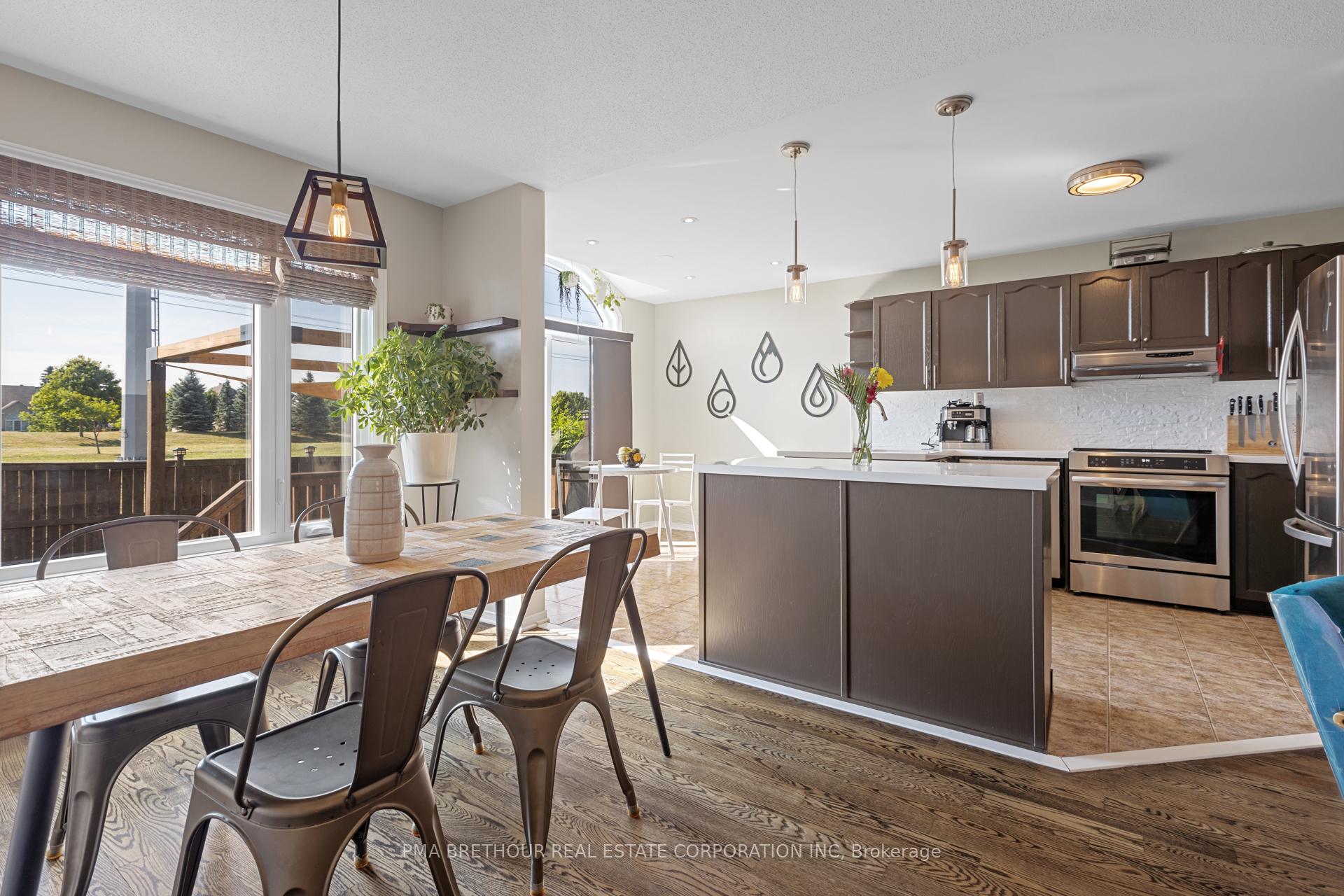 Photo 3 of 572 Renaissance Drive, Ottawa, Avalon East — HOMEH