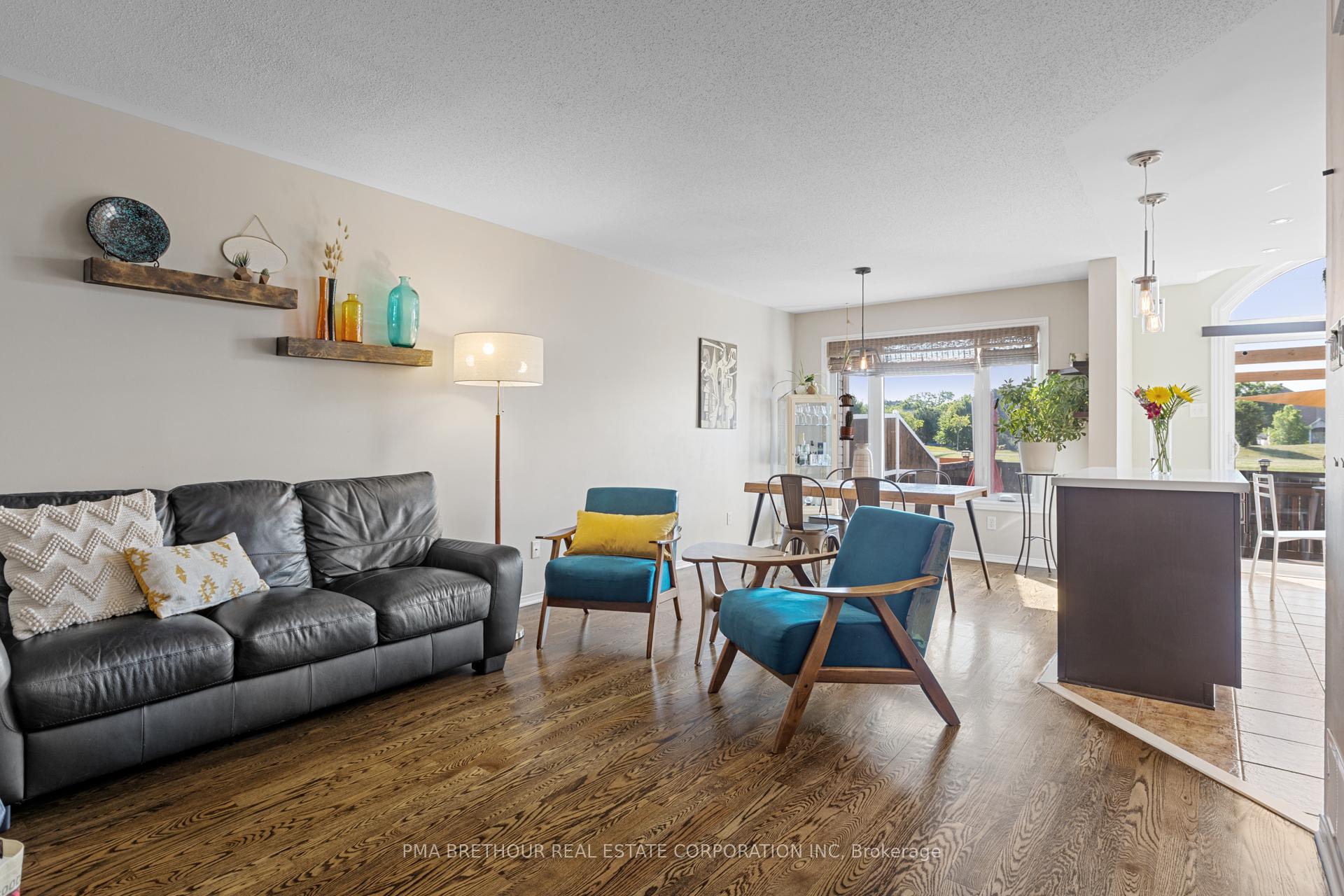 Photo 4 of 572 Renaissance Drive, Ottawa, Avalon East — HOMEH