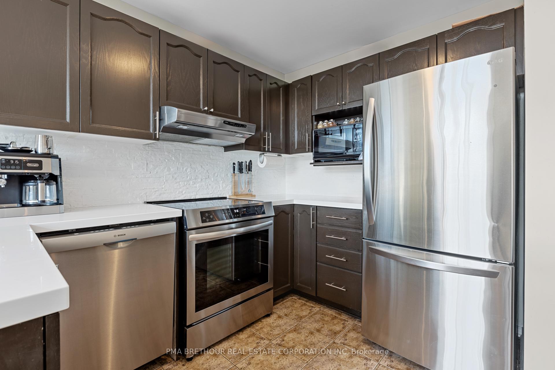 Photo 6 of 572 Renaissance Drive, Ottawa, Avalon East — HOMEH