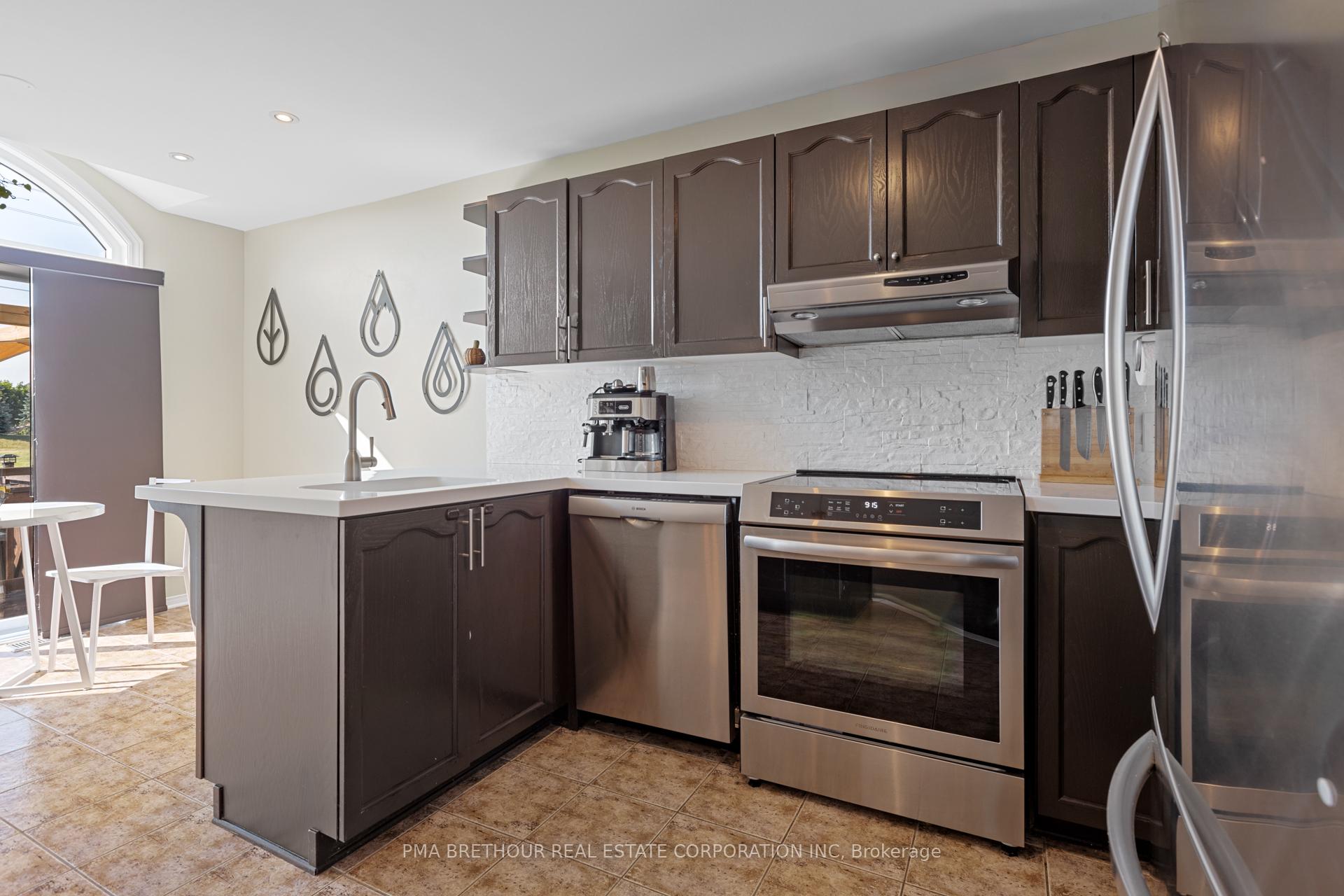Photo 7 of 572 Renaissance Drive, Ottawa, Avalon East — HOMEH