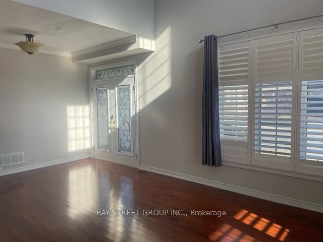 Photo 3 of 2 Castleview Crescent, Markham, Victoria Manor-Jennings Gate — HOMEH