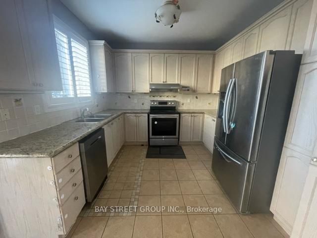Photo 4 of 2 Castleview Crescent, Markham, Victoria Manor-Jennings Gate — HOMEH
