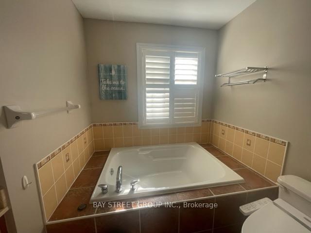 Photo 7 of 2 Castleview Crescent, Markham, Victoria Manor-Jennings Gate — HOMEH
