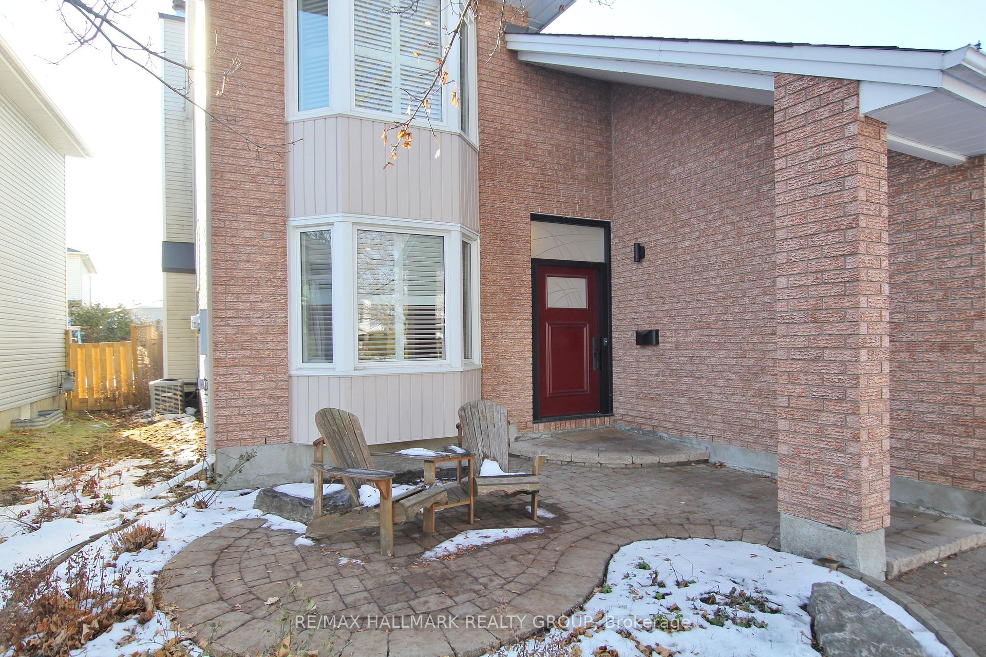 Photo 2 of 686 Mathieu Way, Ottawa, Fallingbrook/Pineridge — HOMEH
