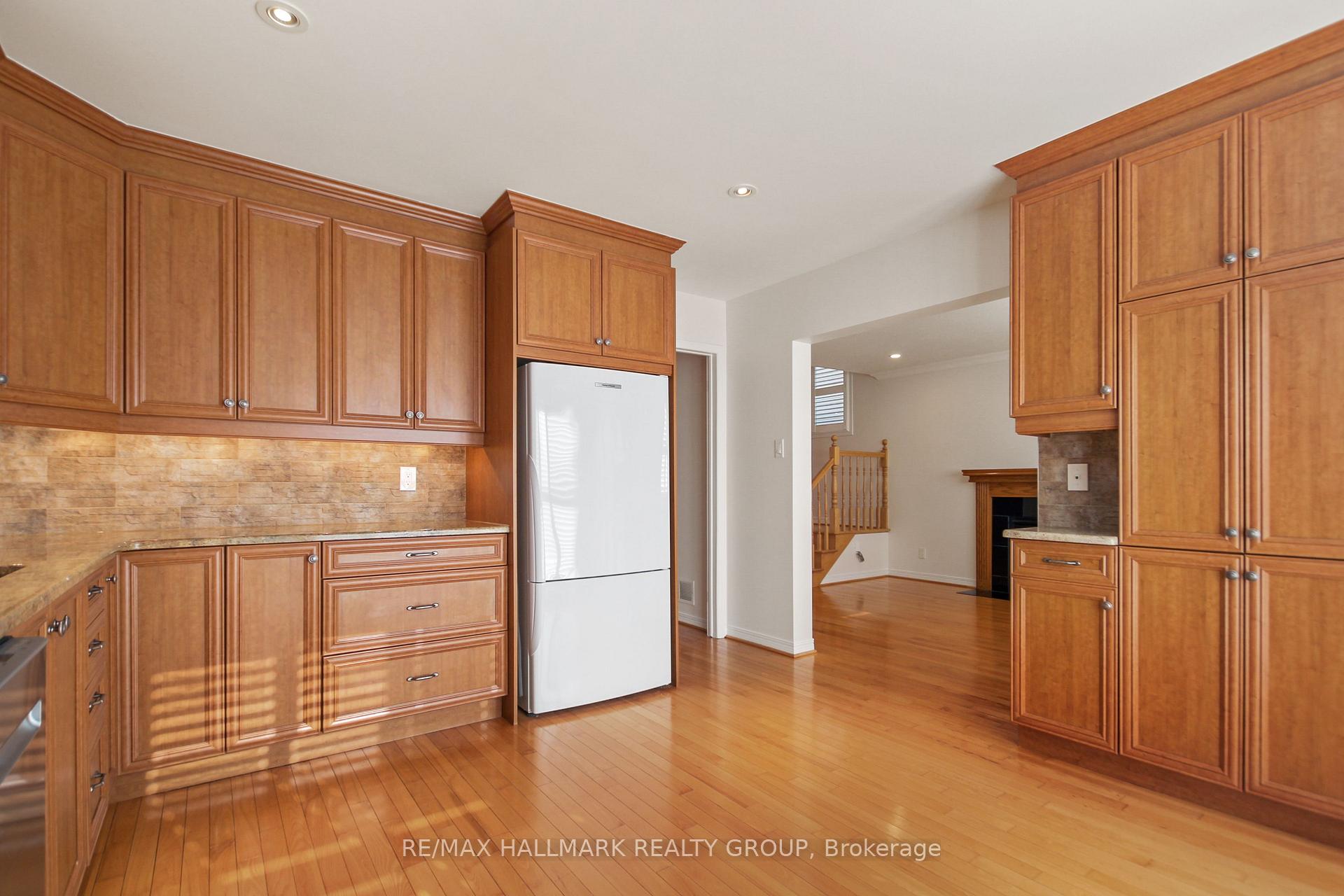 Photo 9 of 686 Mathieu Way, Ottawa, Fallingbrook/Pineridge — HOMEH