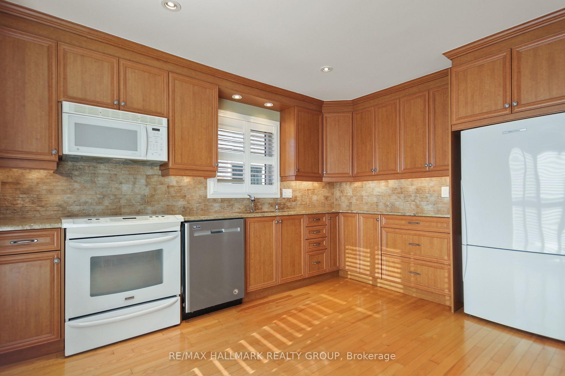 Photo 10 of 686 Mathieu Way, Ottawa, Fallingbrook/Pineridge — HOMEH