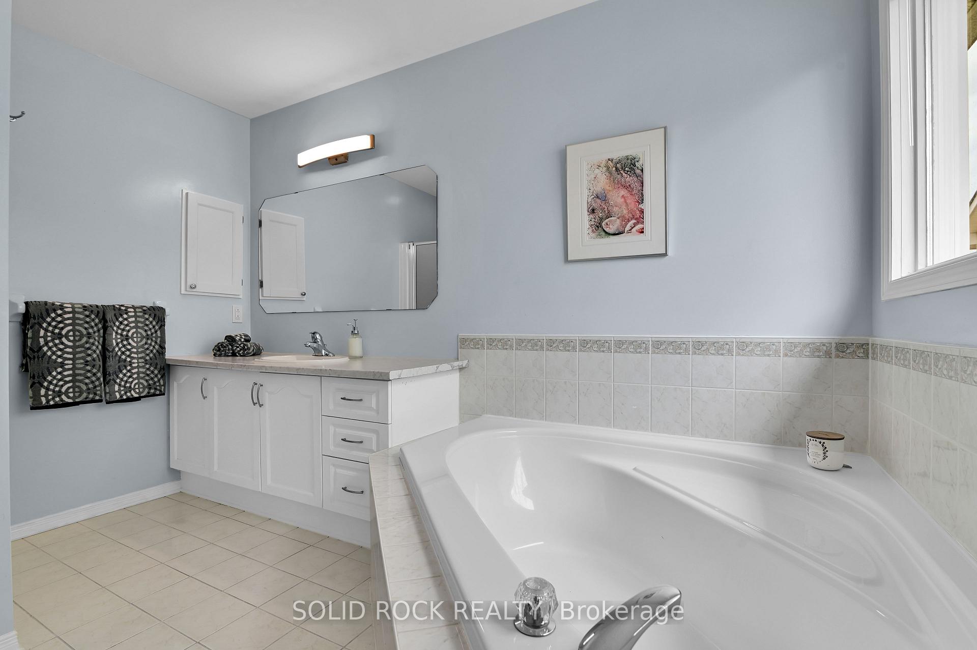 Photo 25 of 1824 McCallum Drive, Ottawa, Fallingbrook/Gardenway South — HOMEH
