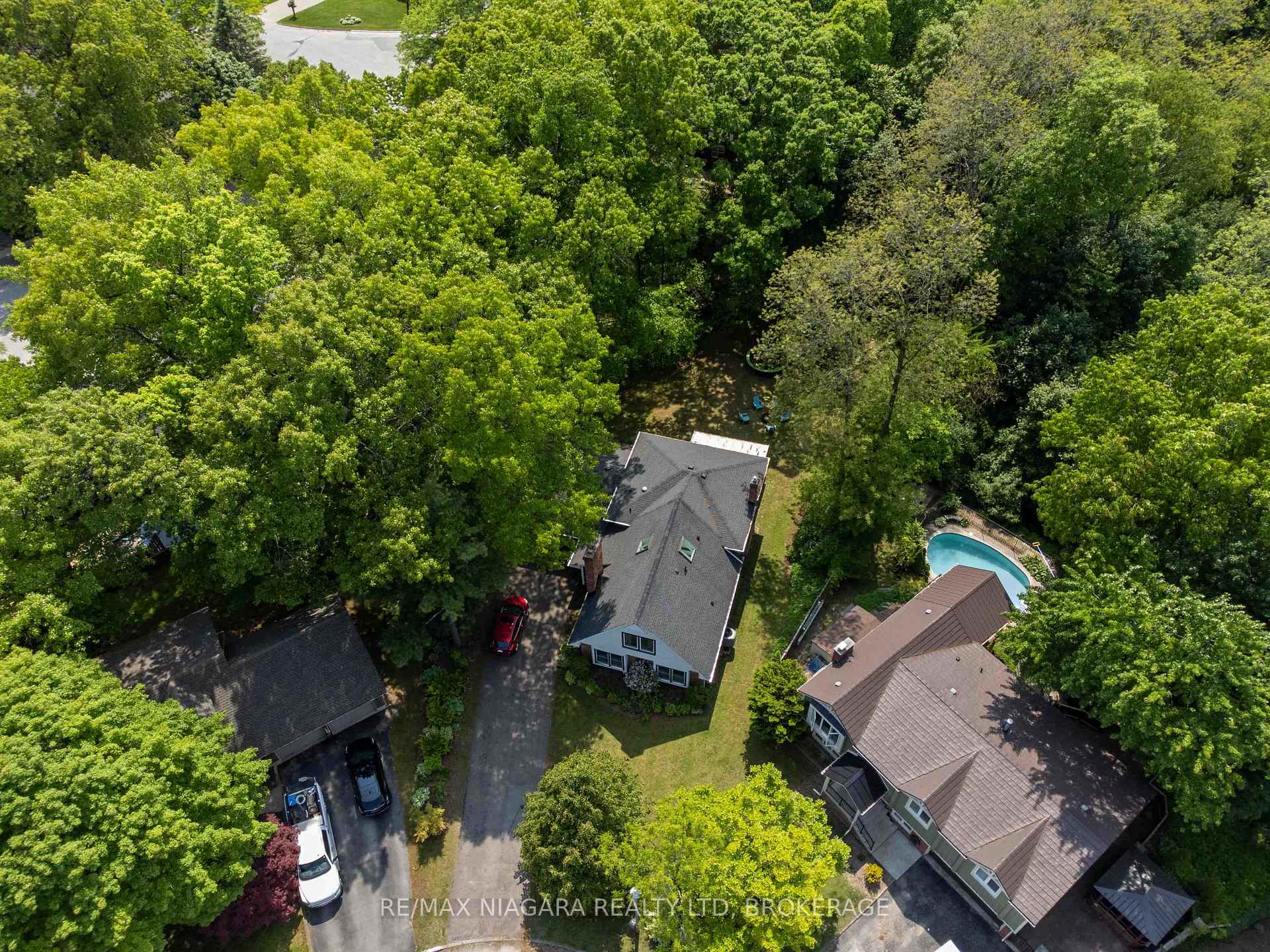 Photo 3 of 22 Berkhout Terrace, Pelham, Fonthill — HOMEH