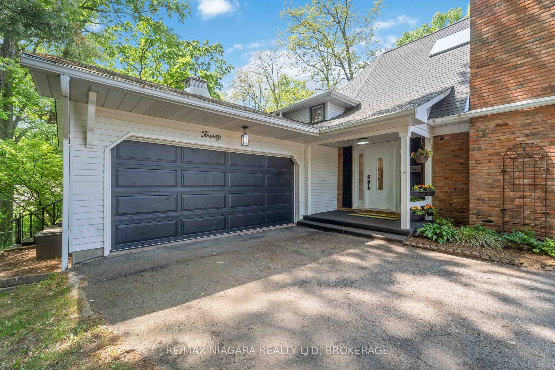 Photo 4 of 22 Berkhout Terrace, Pelham, Fonthill — HOMEH