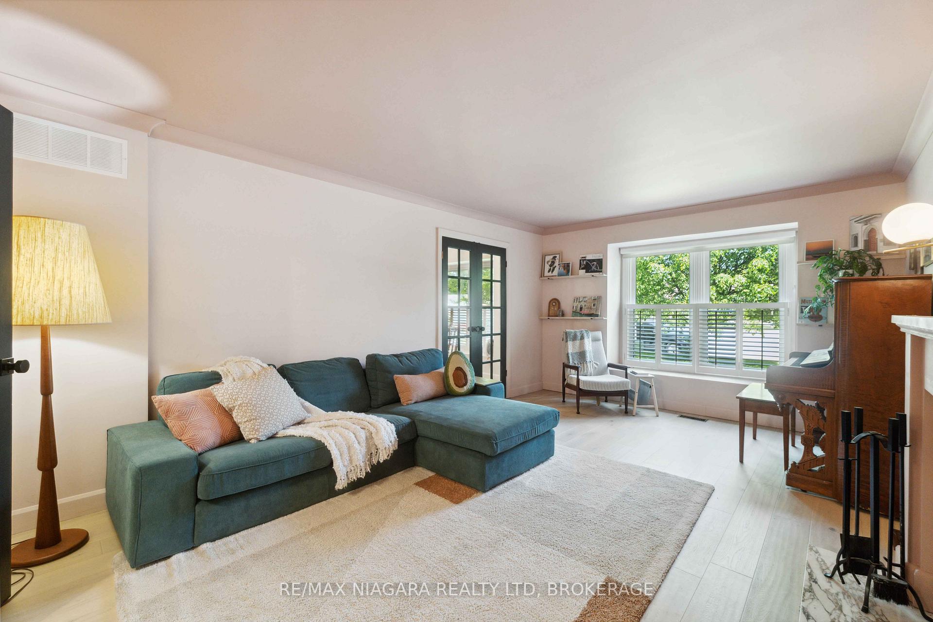 Photo 5 of 22 Berkhout Terrace, Pelham, Fonthill — HOMEH