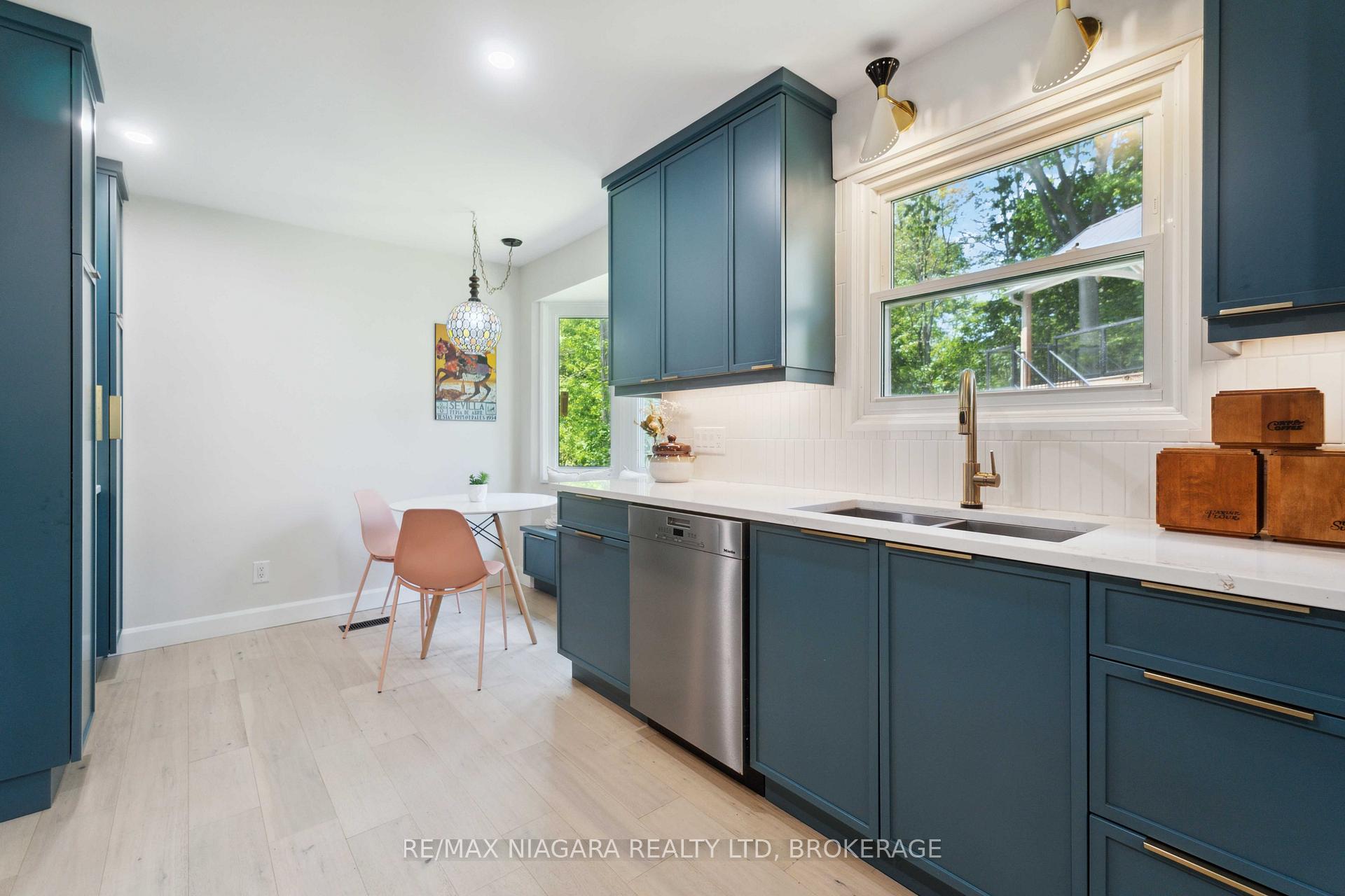 Photo 12 of 22 Berkhout Terrace, Pelham, Fonthill — HOMEH