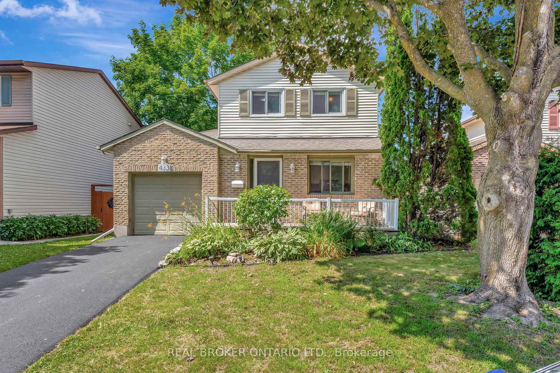 Front of 433 Duvernay Drive