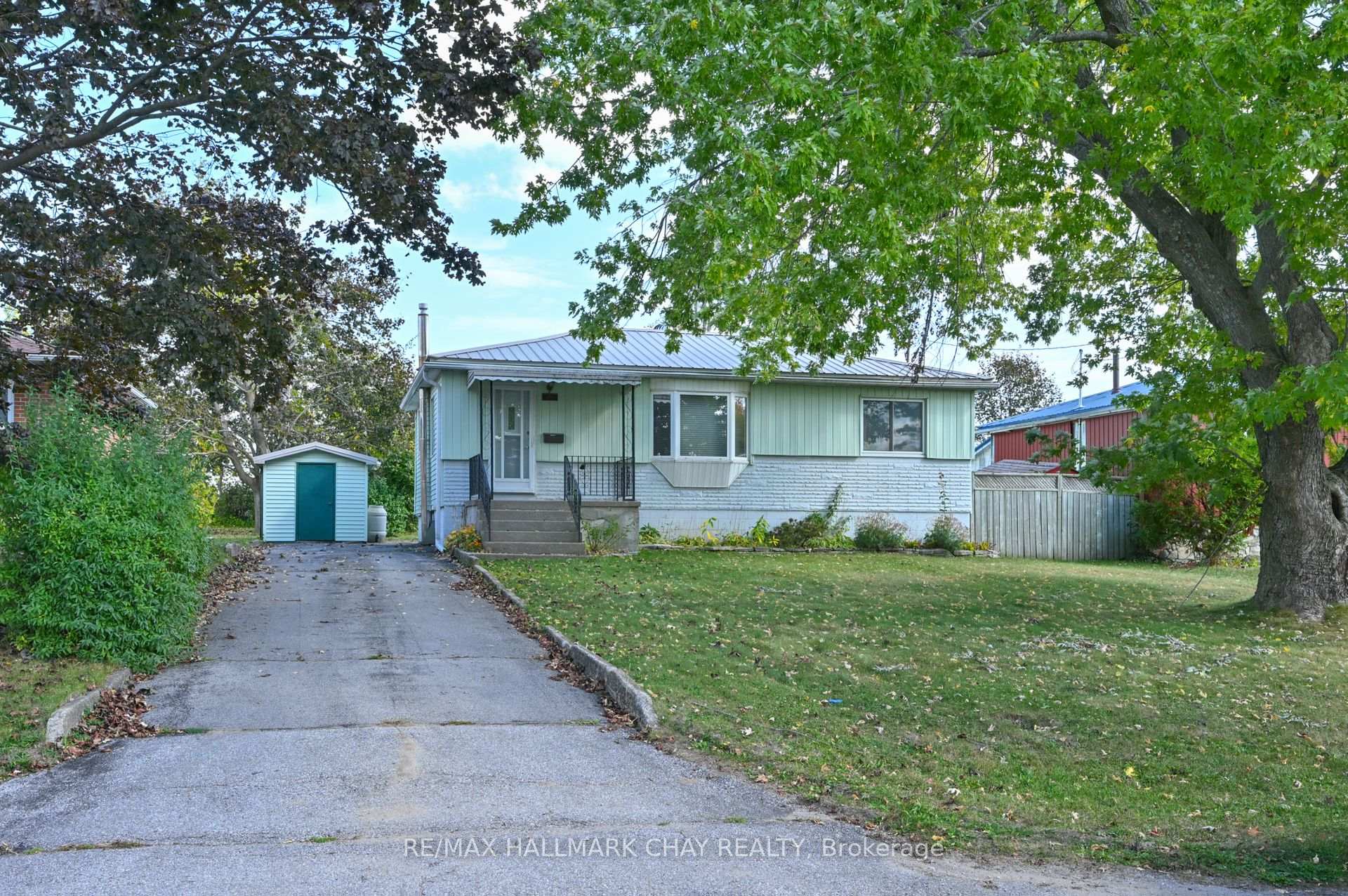 Photo 2 of 20 Leach Street, Orillia — HOMEH
