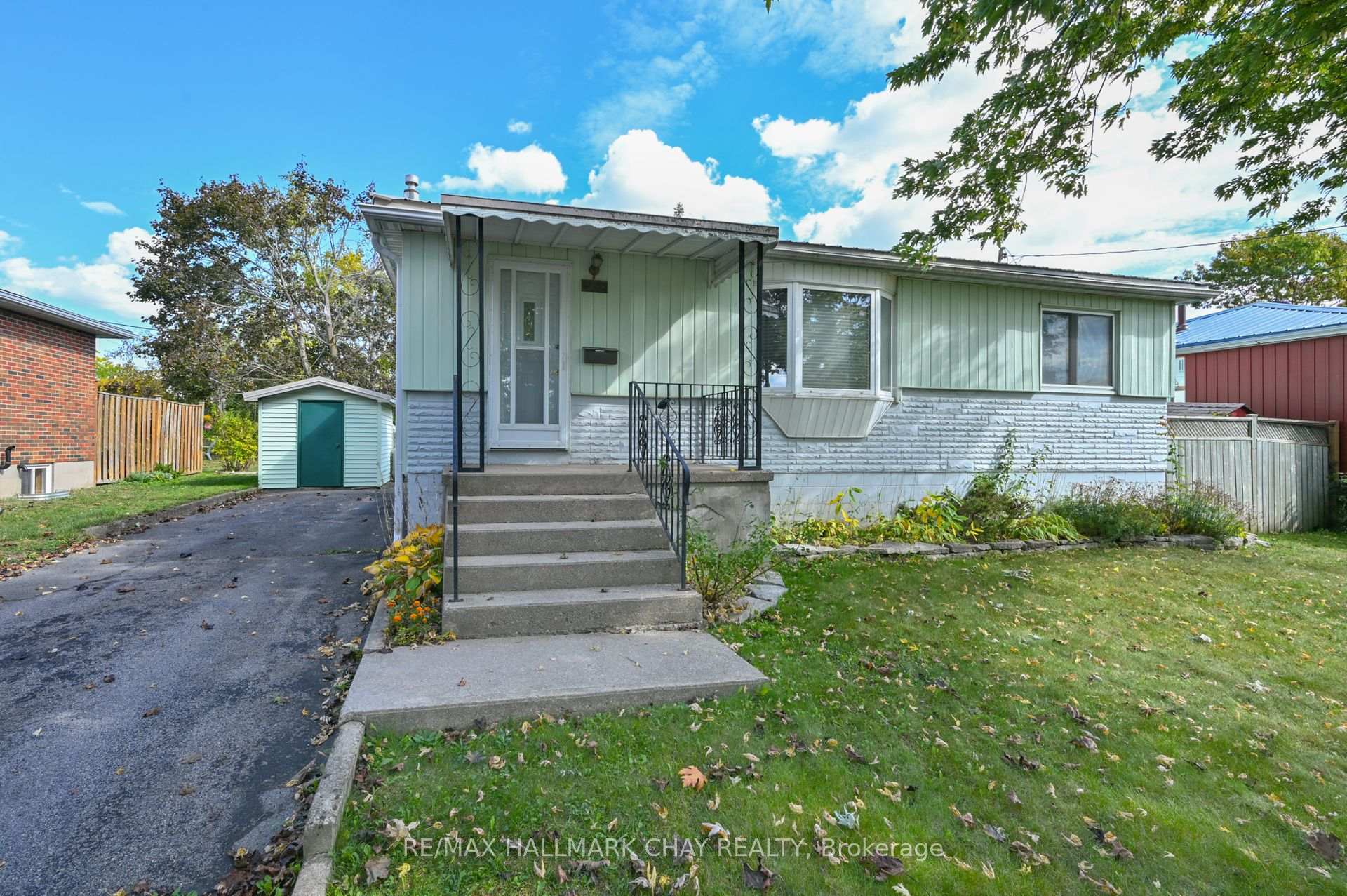 Photo 3 of 20 Leach Street, Orillia — HOMEH