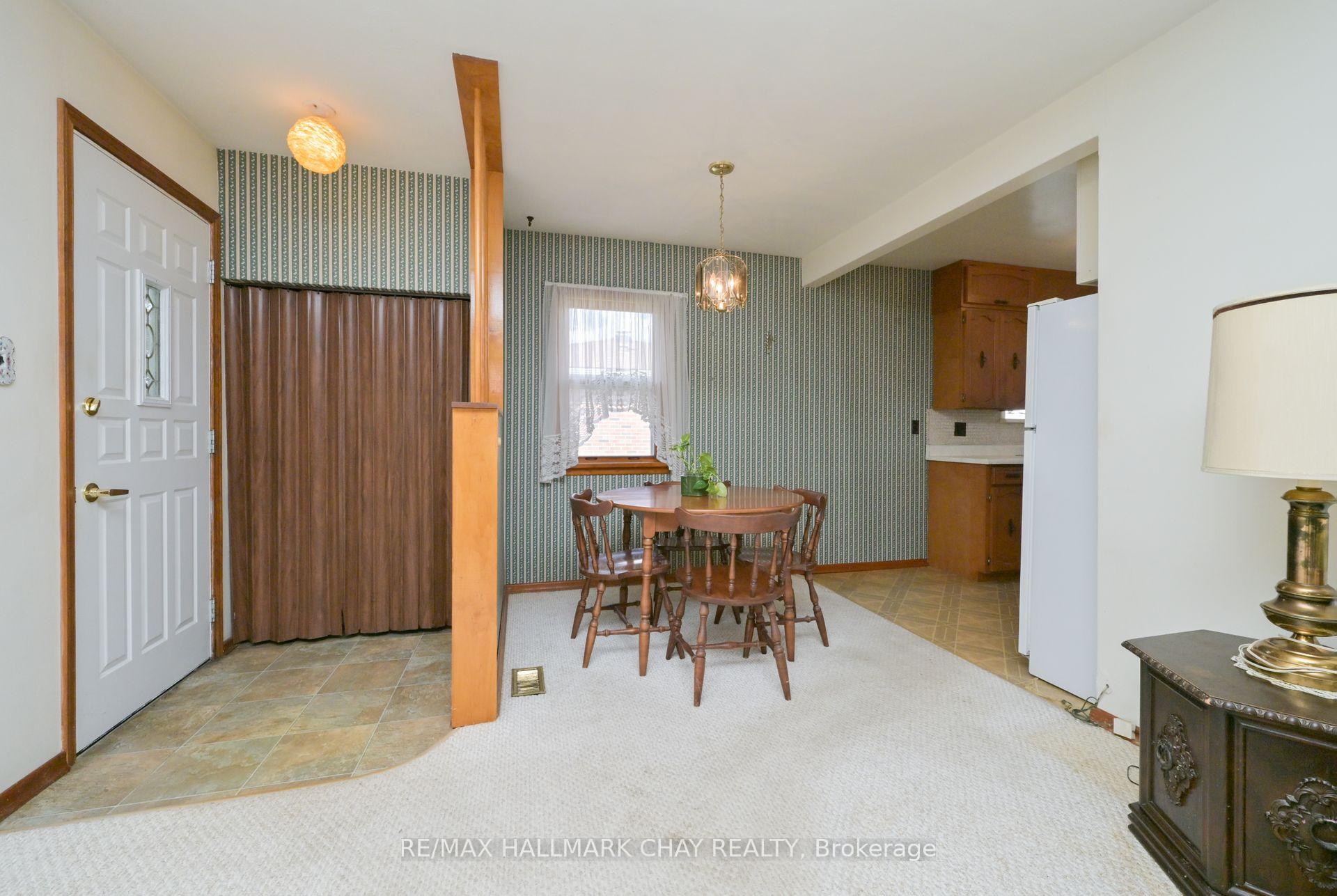 Photo 4 of 20 Leach Street, Orillia — HOMEH