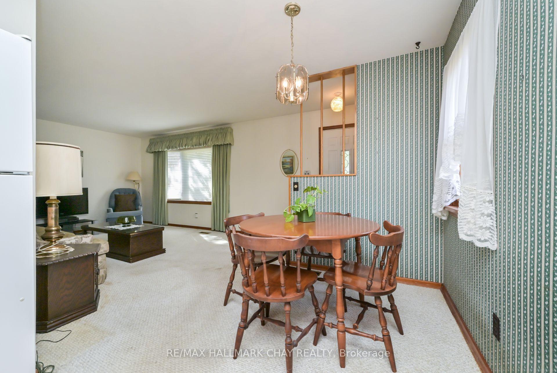 Photo 8 of 20 Leach Street, Orillia — HOMEH