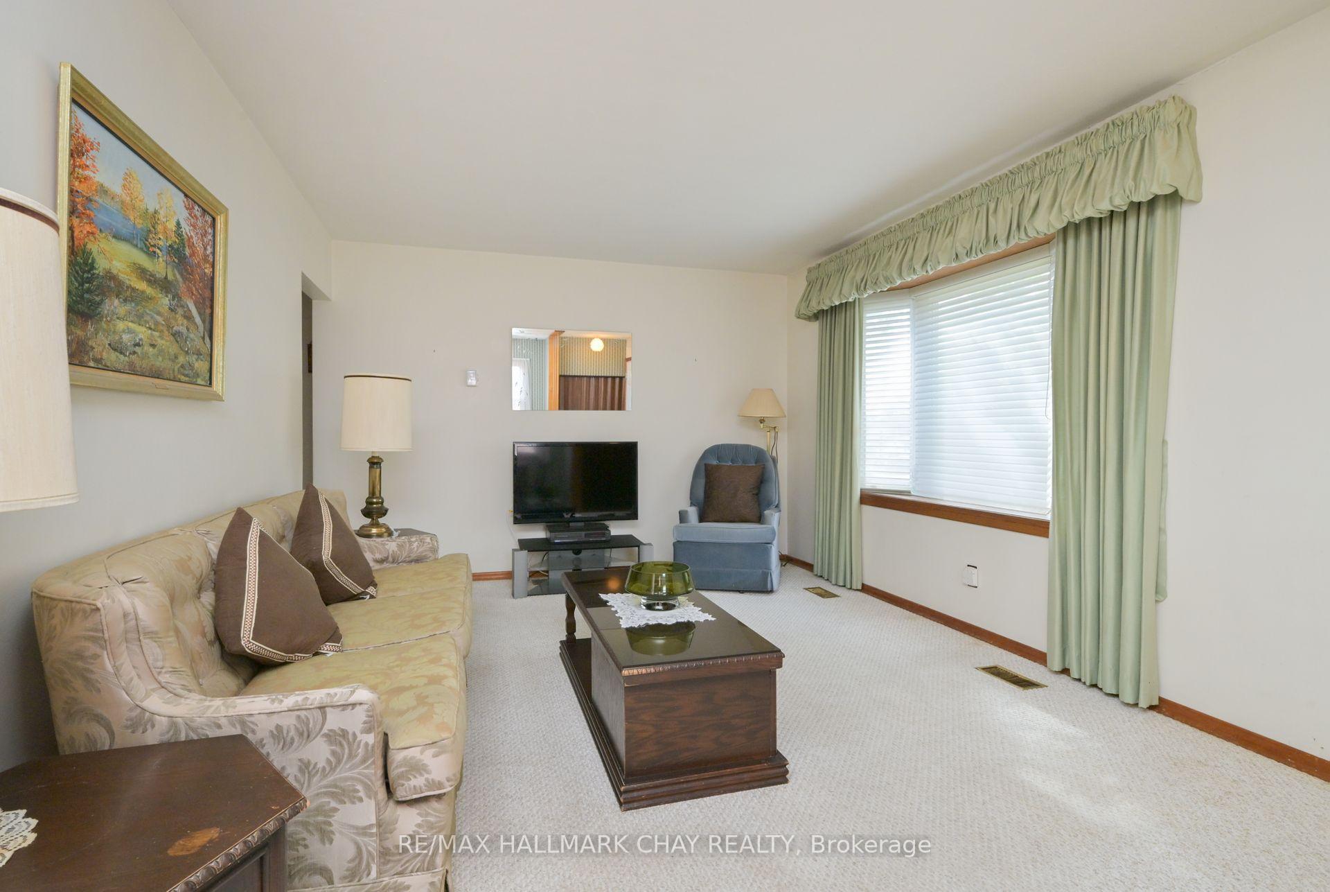 Photo 9 of 20 Leach Street, Orillia — HOMEH