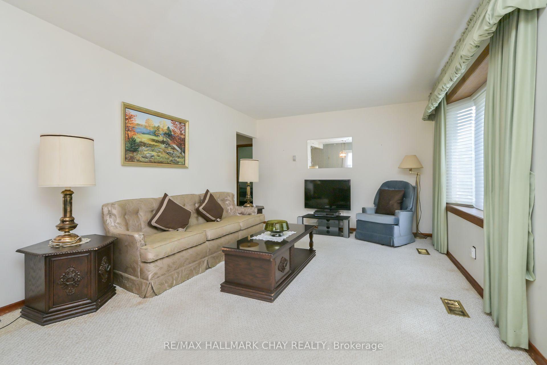 Photo 10 of 20 Leach Street, Orillia — HOMEH