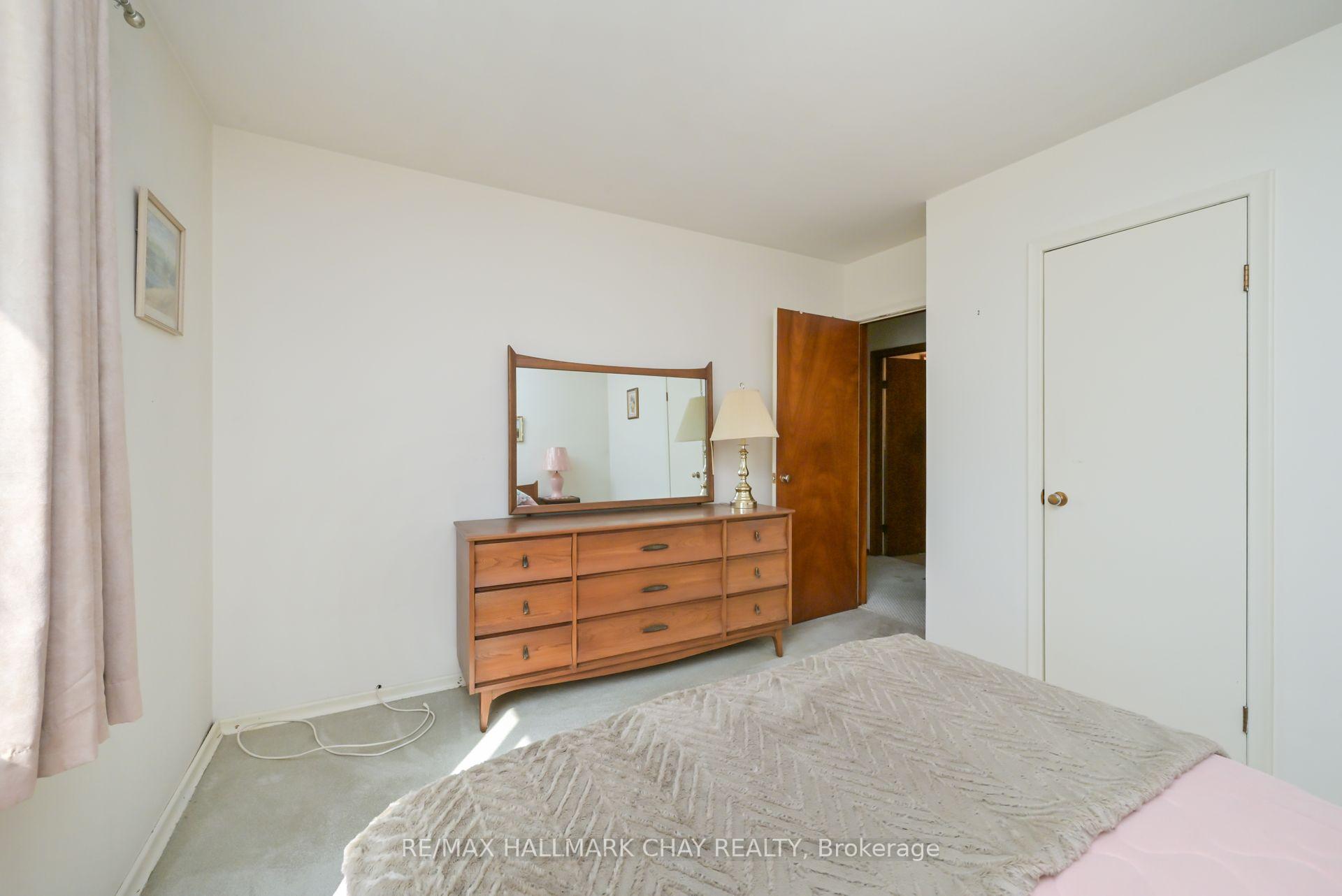 Photo 14 of 20 Leach Street, Orillia — HOMEH