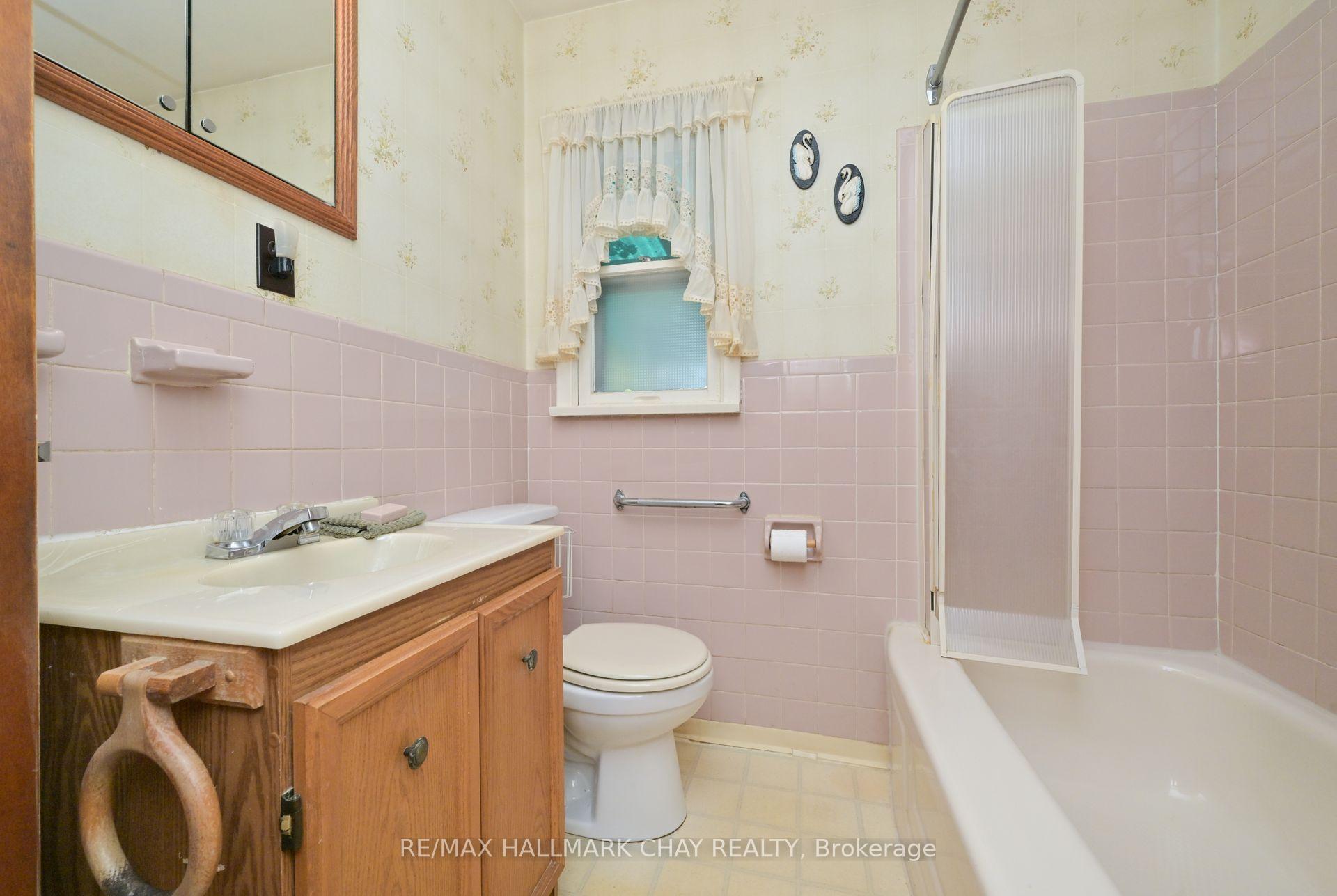 Photo 15 of 20 Leach Street, Orillia — HOMEH