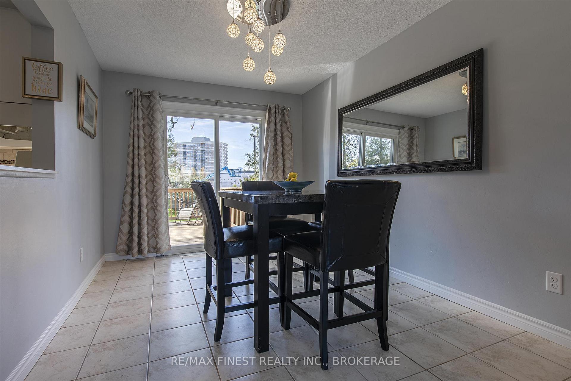 Photo 4 of 998 Sprucewood Crescent, Kingston, City Northwest — HOMEH